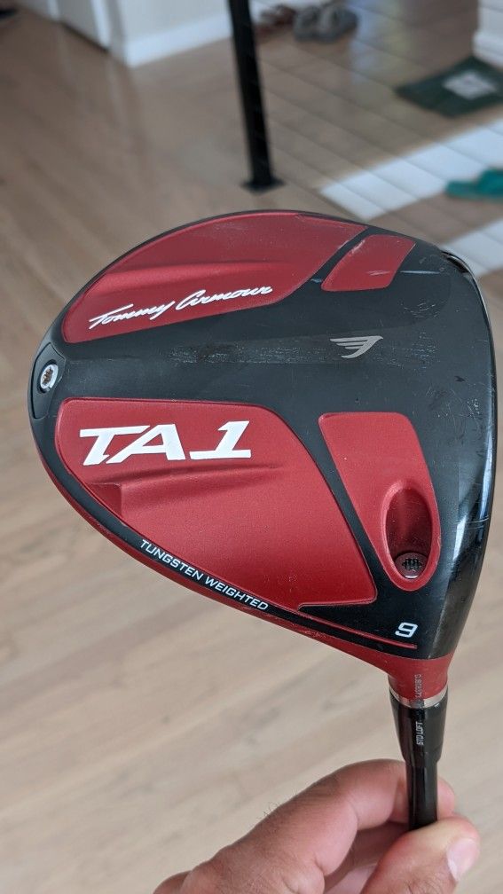 Almost new Tommy Armour TA1 driver.