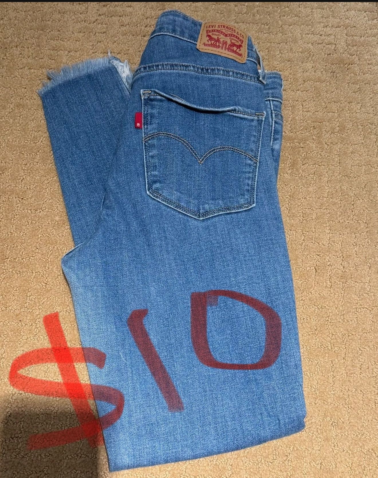 Women’s Levi’s 