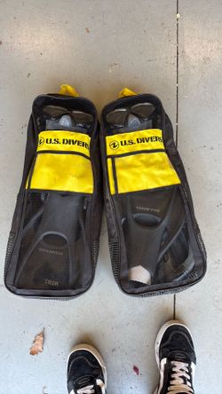Snorkel set us divers