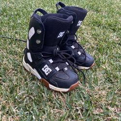 Kids DC Snowboard Boots Size 4y Used In Great Shape