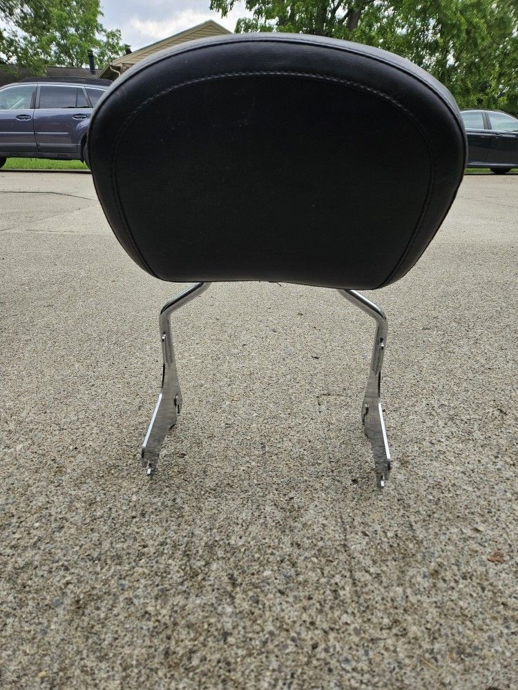 Harley, Davidson, backrest for passenger.