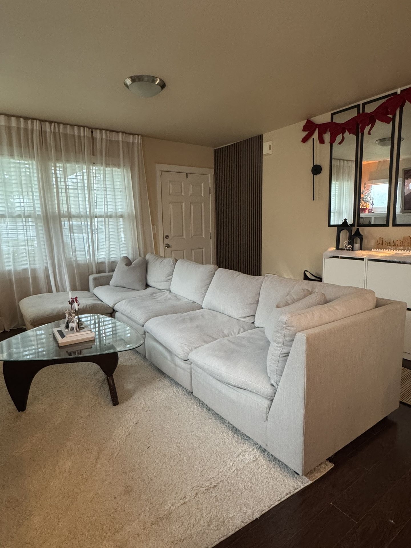 Cream Sectional- 5 Pieces (DELIVERY AVAILABLE)