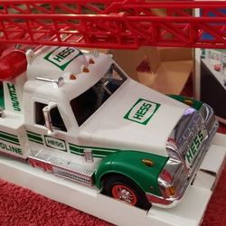 HESS TRUCK 1994 RESCUE TRUCK WITH THE BOX INSERTS NO BATTERY PAPER BOX NOT PERFECT