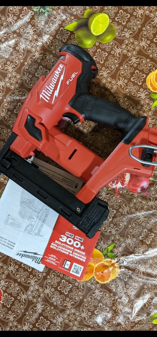 Milwaukee
M18 FUEL 18-Volt Lithium-Ion Brushless Cordless 18-Gauge 1/4 in. Narrow Crown Stapler (Tool-Only)