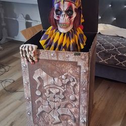 Halloween Aminatrd Killer Clown Jack-n-Box