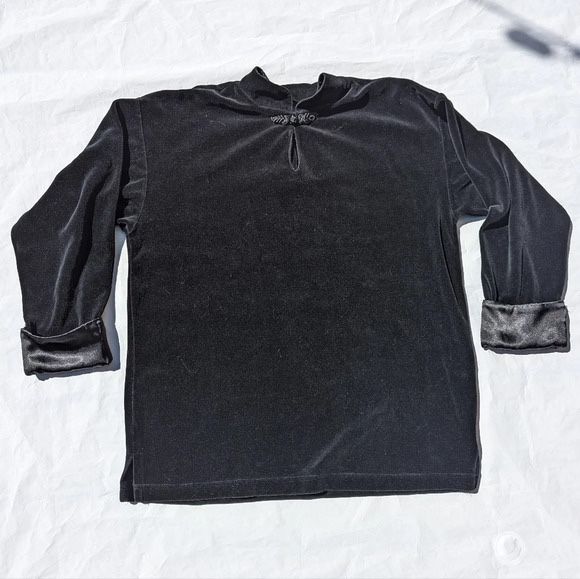 Vintage Northern Spirit Velvet Woman's Black Top-Size Medium