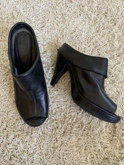 Black leather heels -7.5