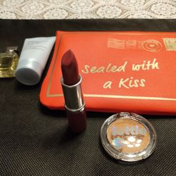 Beauty Lot Minis. . Estee Lauder Cleanser, Clinique, Eternity, Bathe And Body Cranberry, Coconut Bronzer. Two Mini Fragrances. Last Pic Shows Back 