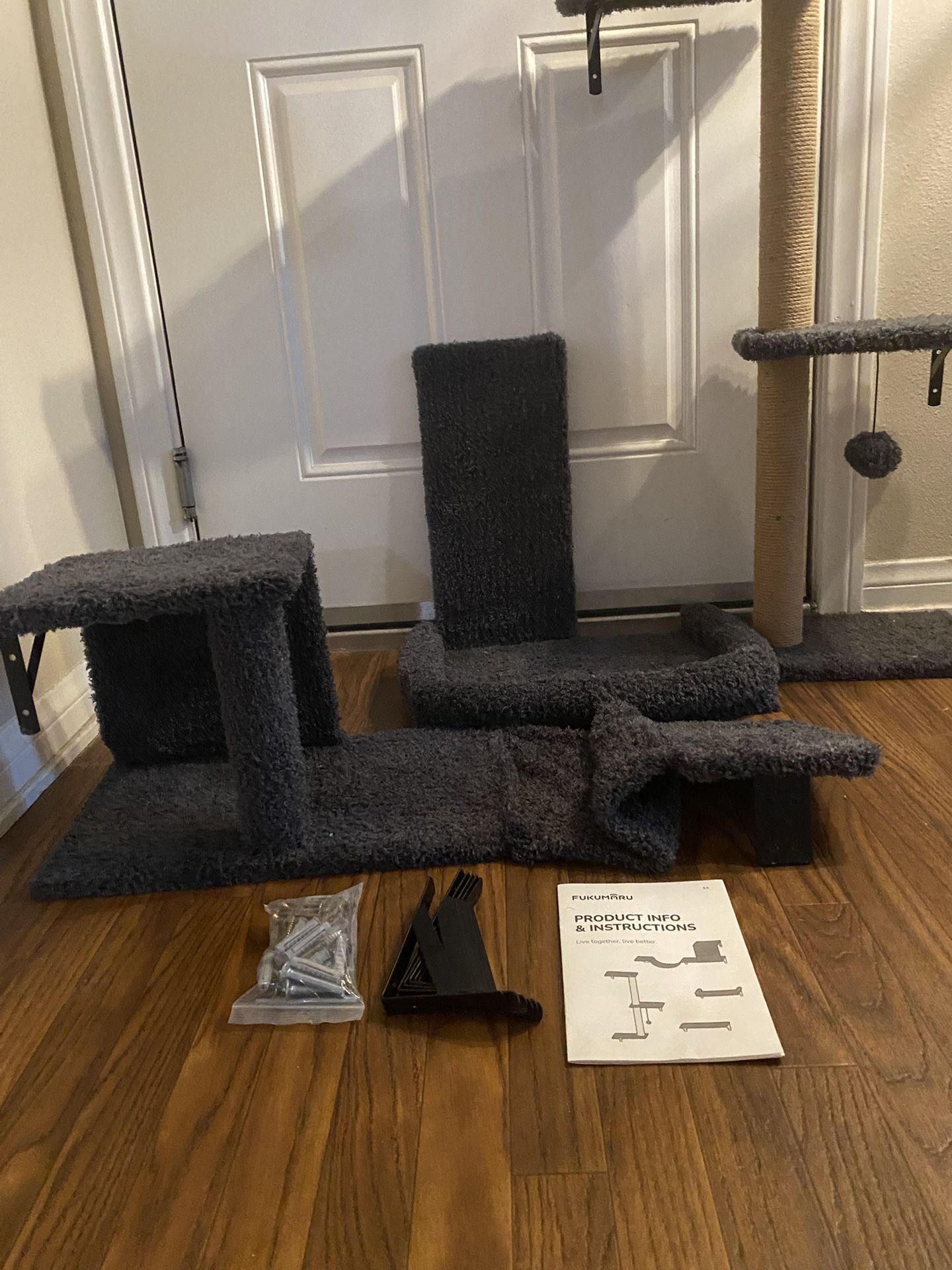Cat Wall mount Play