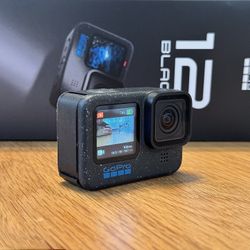 Gopro Hero 12 w/3 Batteries And Charger