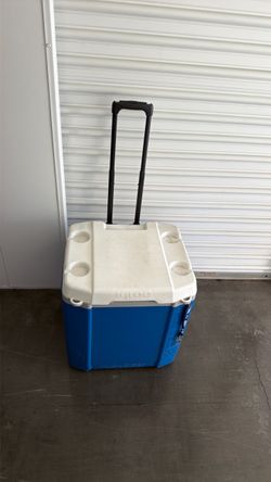 Igloo rolling ice chest