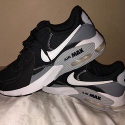 NIKE AIR MAX