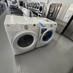 GE Set 4.6 Cu Ft Capacity Washer And Dryer Gas