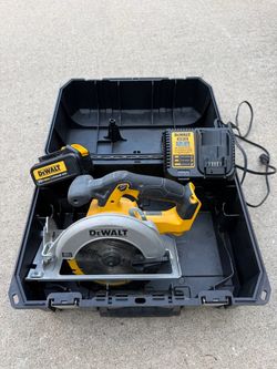 DeWalt 20V Max Cordless Circular Saw Kit w/Case