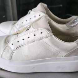 Ugg Woman's Scape Platform Sneakers Color White/Metallic Size 10 US No Box