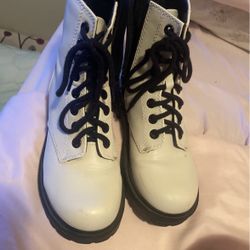 Soda Cream color Boots 