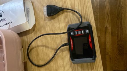 Maddox MR10 OBDII Code Reader with a 2.8-inch screen.