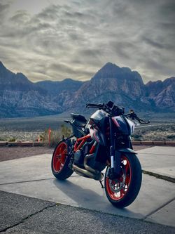 2022 KTM 1290 Super Duke R Evo