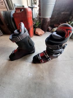 LANGE Men's Size 12 ski boots, Mondo Size 30.0  MINT CONDITION