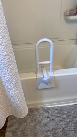 Bathtub grab bar
