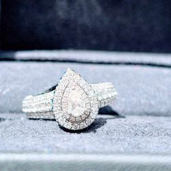 Nearly New Vera Wang 1 CTTW 14 KWG Diamond Engagement Or Cocktail Ring
