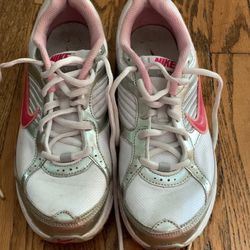 Nike size 6 youth in Excellent condition