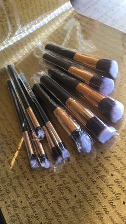 Makeup brushes