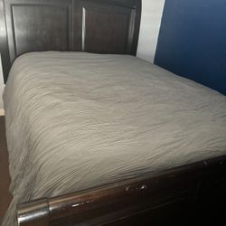 Queen Size Bedroom Set With Mattresses USED