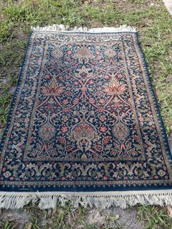 NICE  5 BY 7 AREA RUG