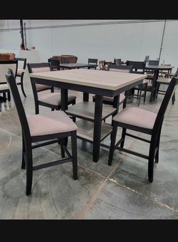 Beautiful 5pc Counter height table set $349 cash deal only