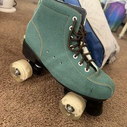 Old Fashioned Roller Skates Women’s Size 8  And Case never Used 