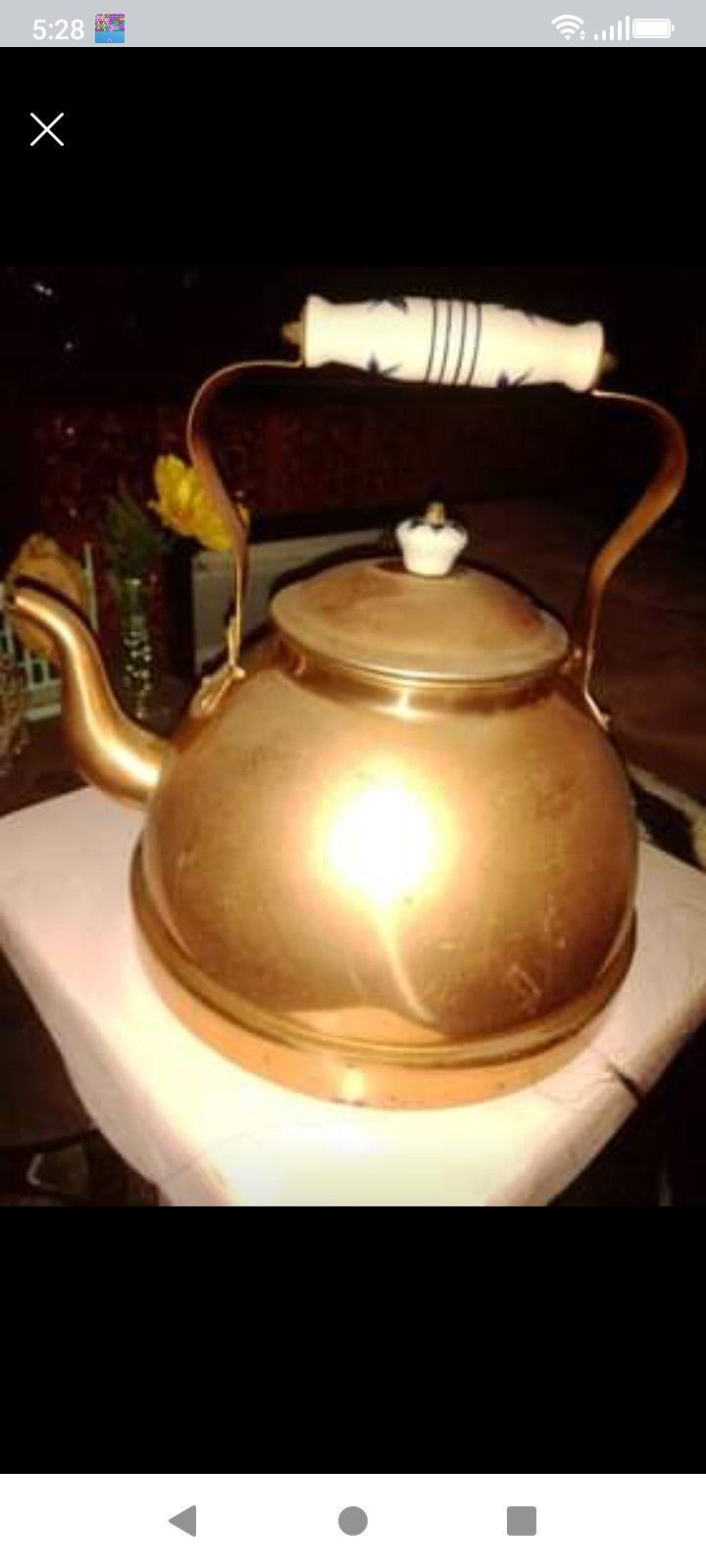 Vintage copper kettles. 1 Medium, 1 Large. Sold As A Set.