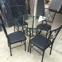 BRAND NEW DINING TABLE WITH 4 CHAIRS I CAN DELIVER