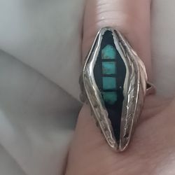 Vtg.Unique Sterling Silver Turquoise & Feather Sides Ring- Sz4