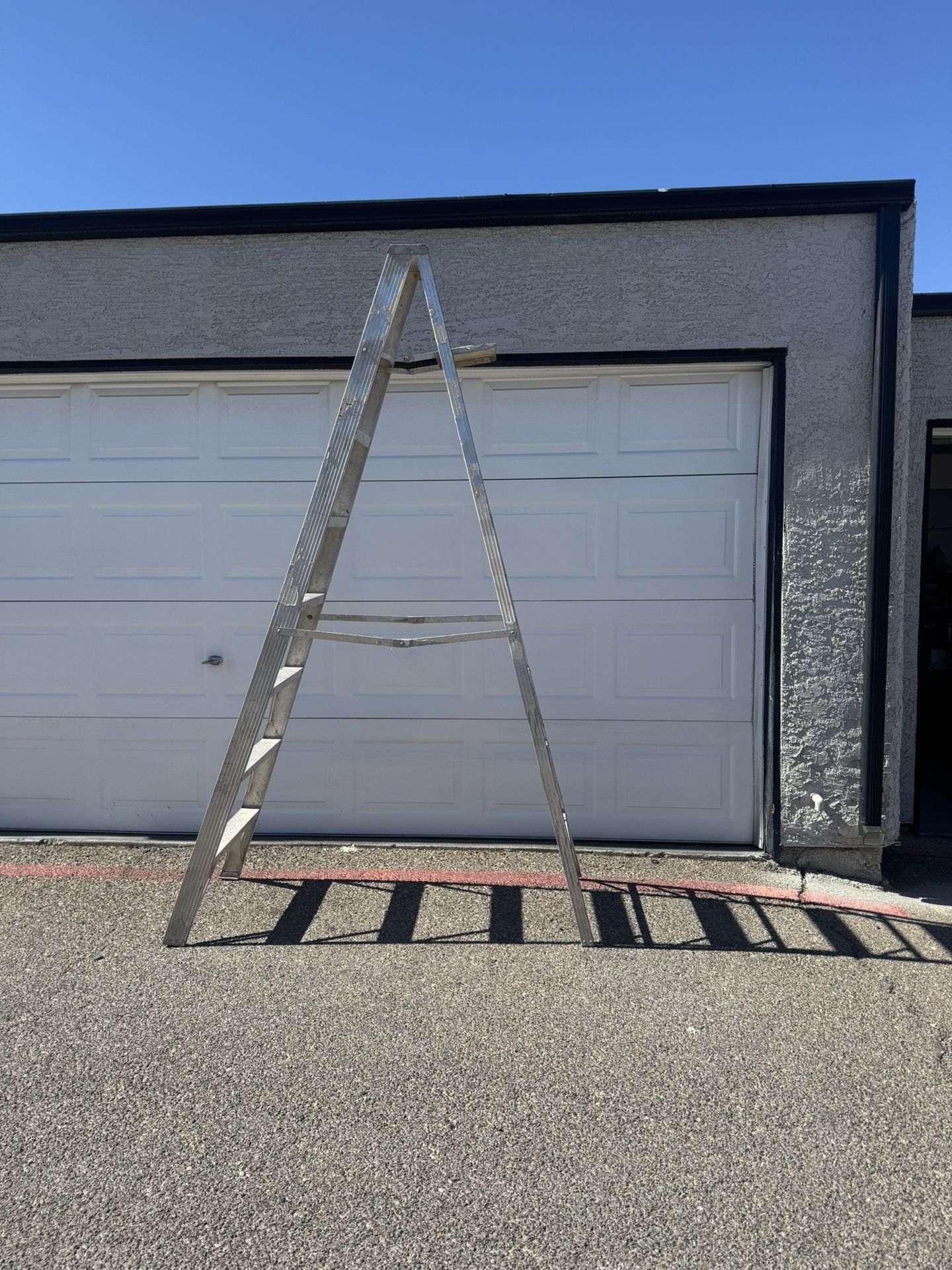 8 ft Aluminum ladder