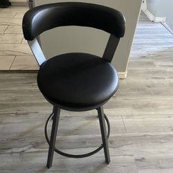 Dinner Table With Chairs
