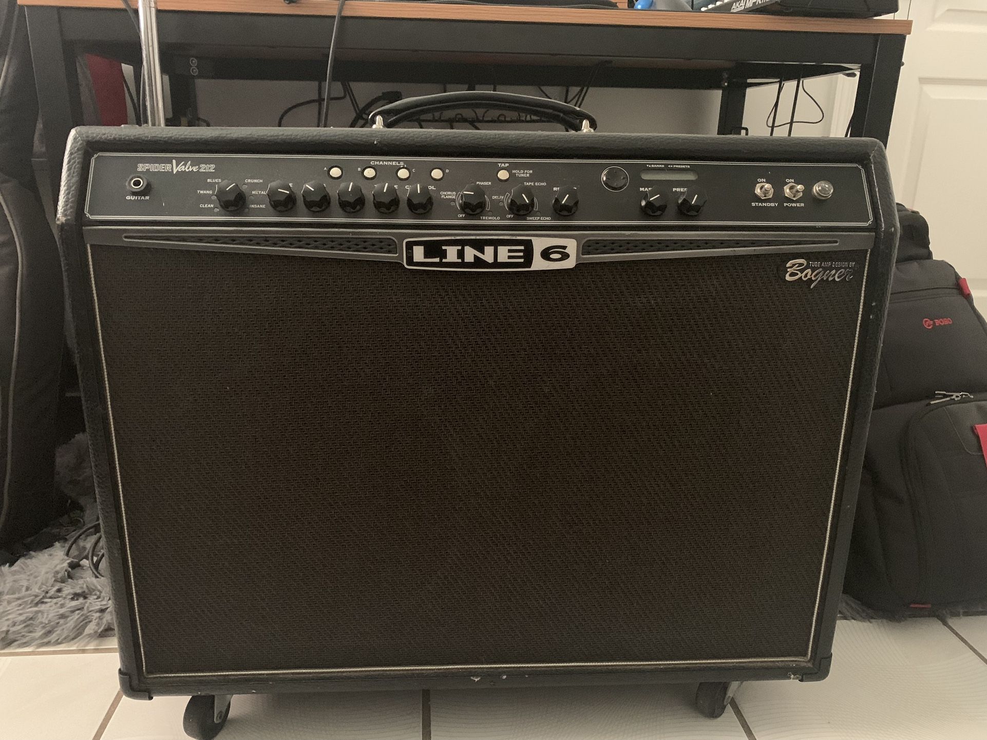 Line 6 Spider Valve 212 Combo Amp & Amp Stand