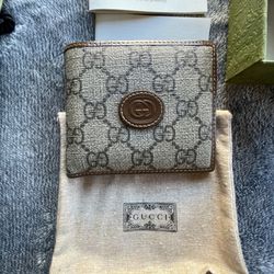 Gucci wallet -used