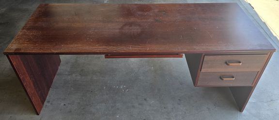 Large Wood-Veneer Executive Desk with 3 Drawers & Organizer