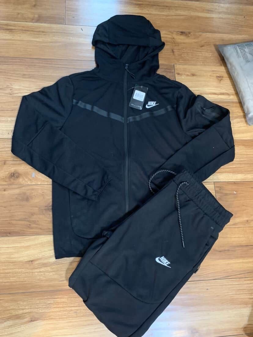 New Nike Black Tracksuit Set (Men’s) – Hoodie & Joggers