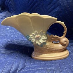 Vintage HULL Art Pottery L-7 6 1/2" Water Lily Cornucopia Vase Foil Label