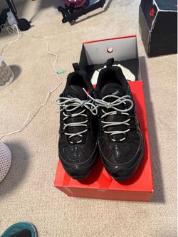 Supreme Air Maxes Have the Black Laces also