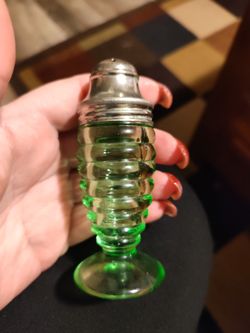 Vintage Green Depression Shaker Hazel-Atlas 