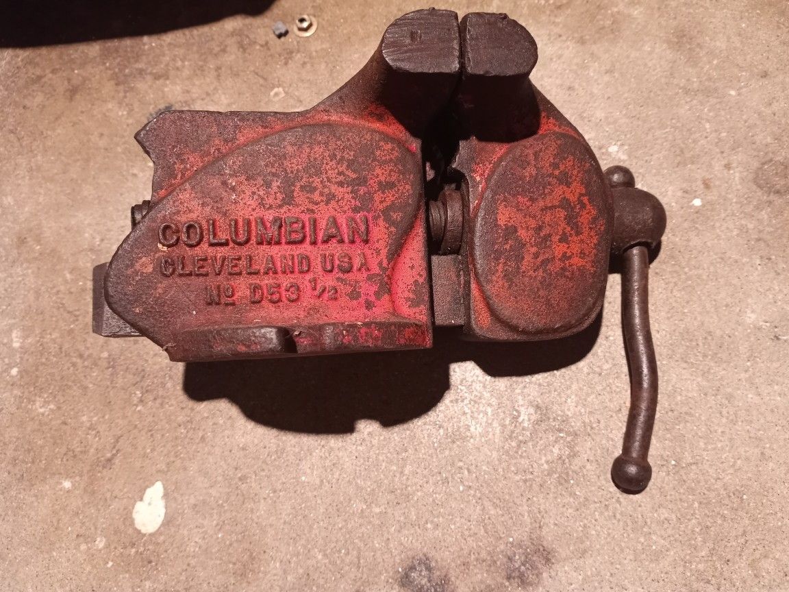 Small / Mid Size Bench Vise