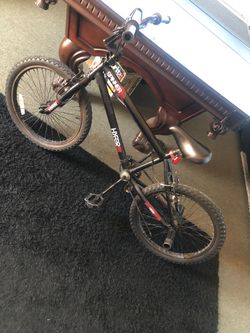 Hyper bike Co. Spinner bike With the back pegs on bicycle - must come to Huntington Beach $65
