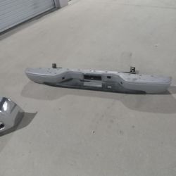 99 To 06 Rear Bumper Chevrolet Silverado/Tahoe ( Oem)