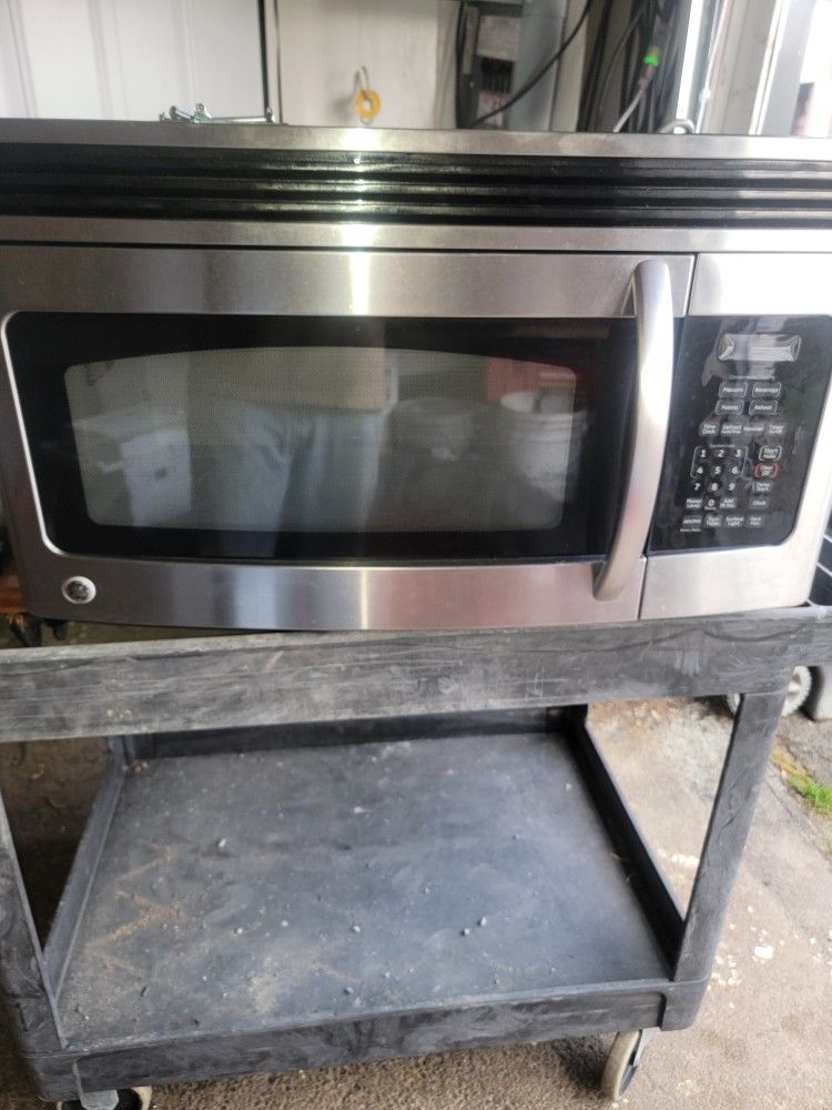 GE Microwave Oven