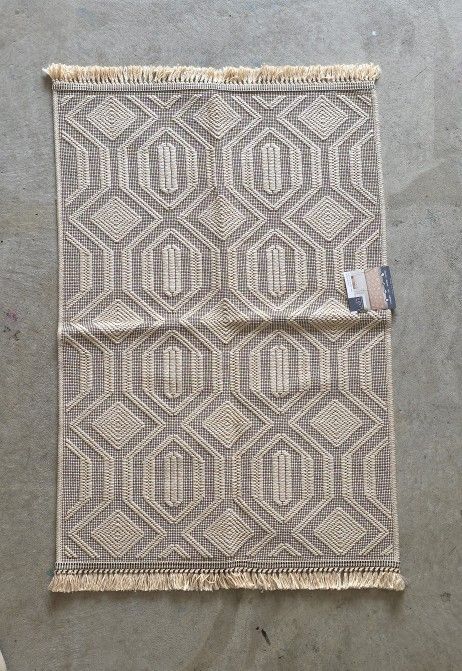 Accent Rug 30" X 45" $5 each