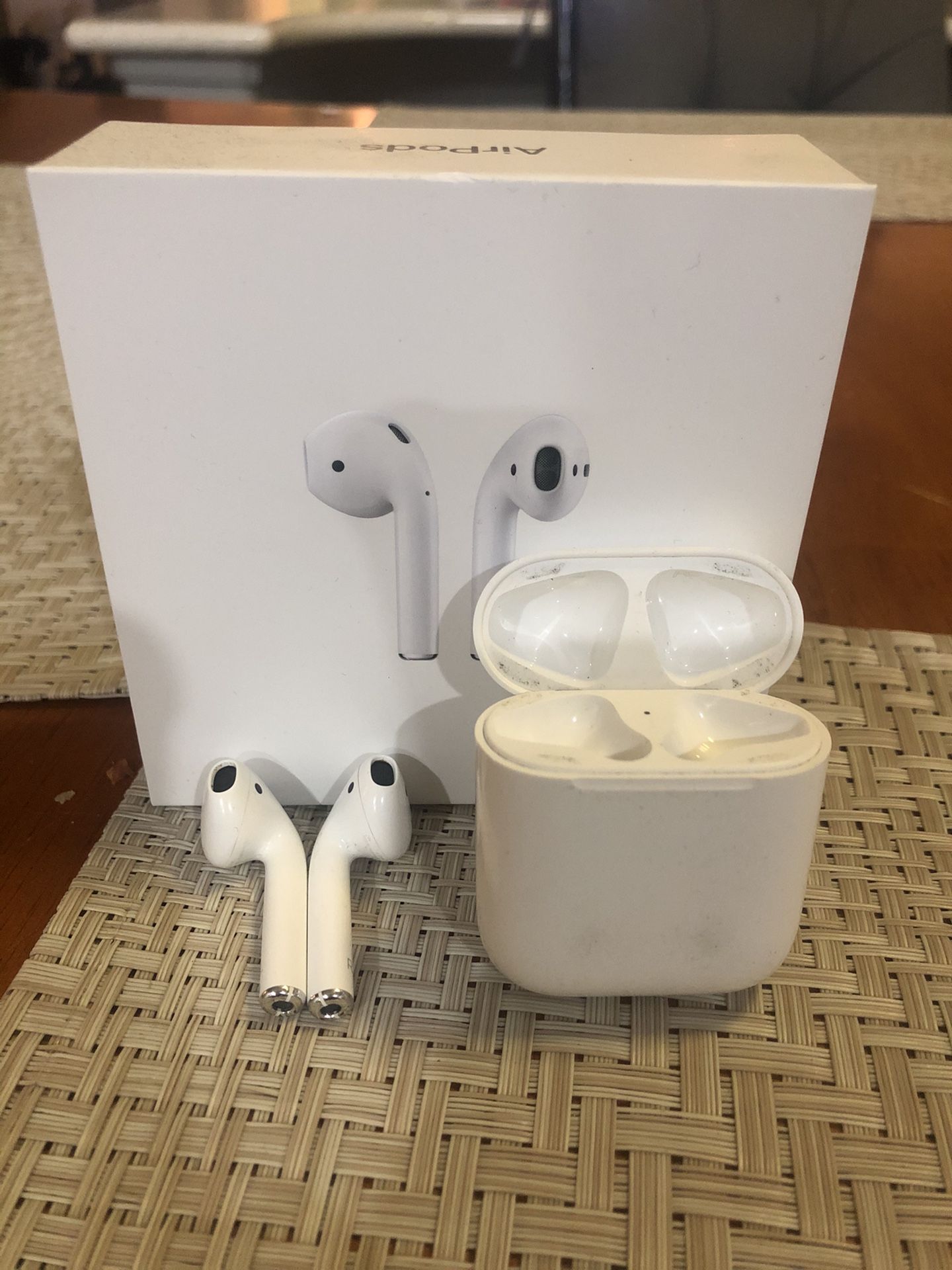 AirPods