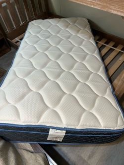 Pottery barn, bunk bed with mattress